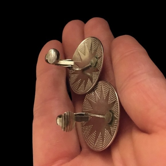 Vintage Sunburst Clip-on Earrings - Picture 7 of 8